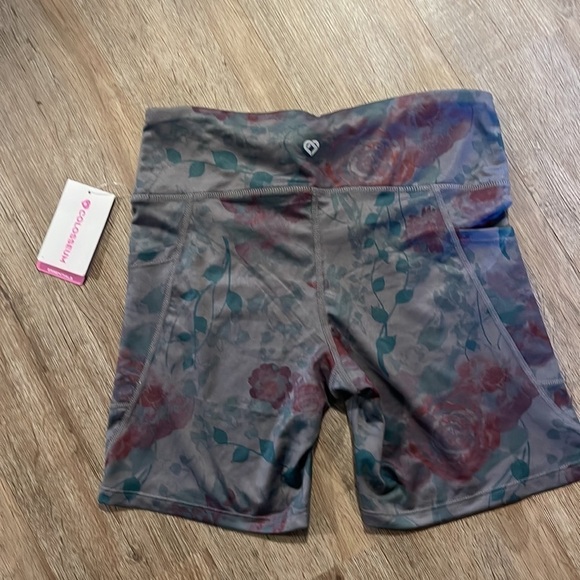 NWT COLOSSEUM ROSE GARDEN BIKER SHORTS (L) - Picture 6 of 6